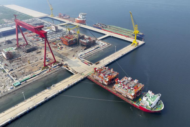 渤海首个千亿方大气田I期项目海上平台在工厂建造完工