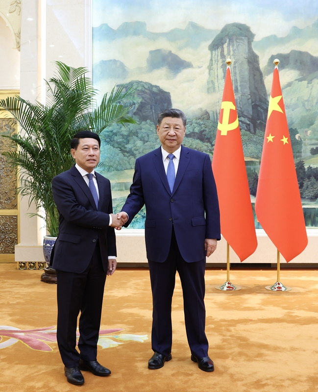 习近平会见老挝人民革命党中央总书记、国家主席特使沙伦赛